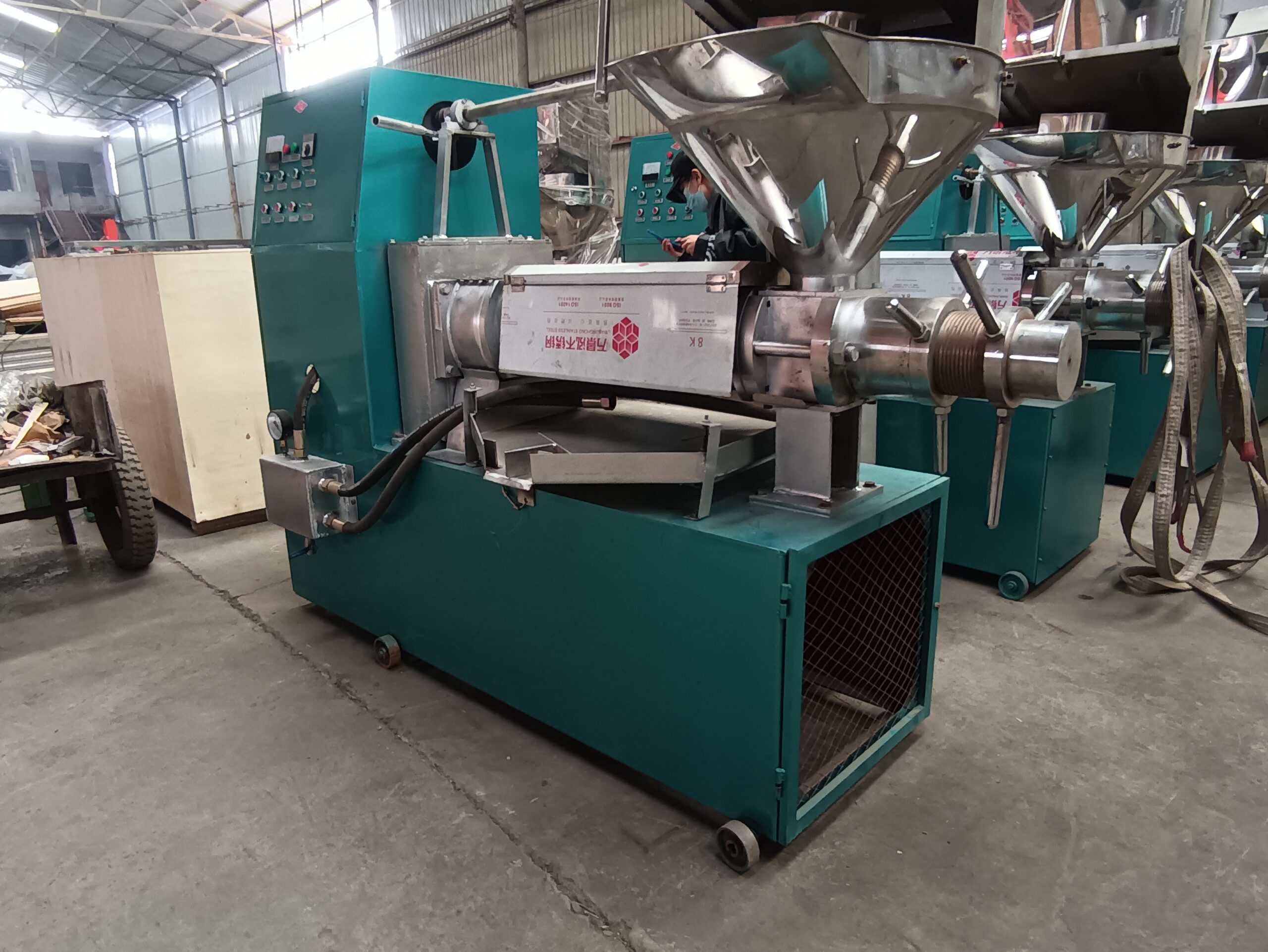 70 Commercial oil press screw press physical press hot and cold press High oil yield oil press with temperature control Processing capacity 80kg/h - Commercial Oil Pressing Machine - 4